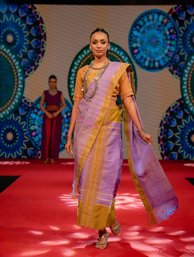 ফিউশন মার্টের কালেকশনটি মূলত নানা ধরনের ট্রেন্ডি পাহাড়ি পোশাক নিয়ে হাজির ছিল।