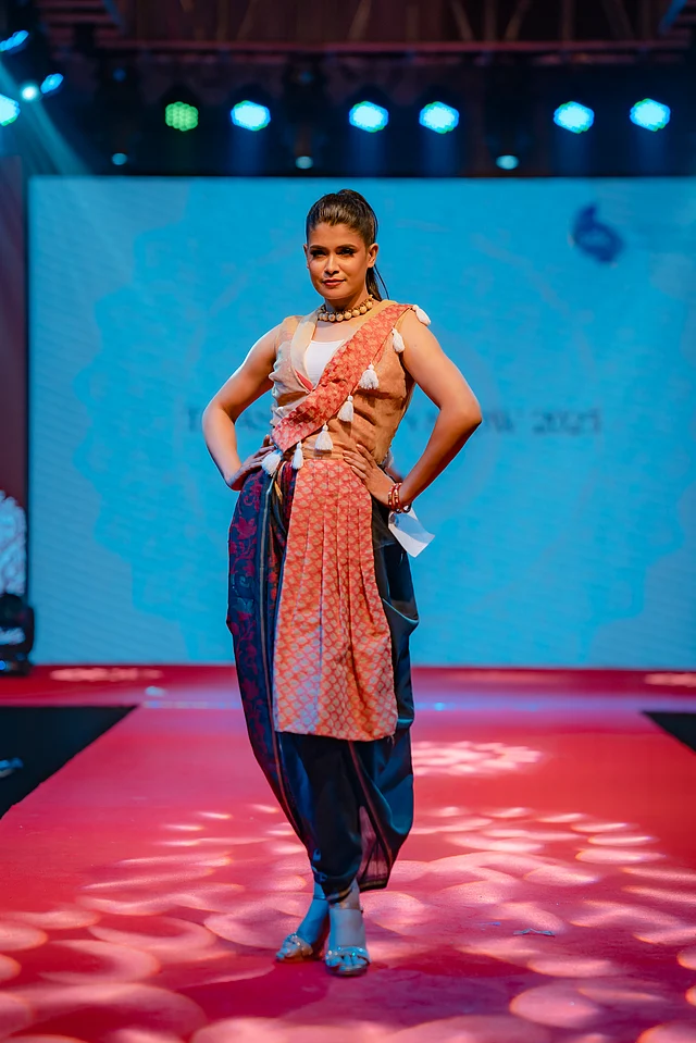 তাঁদের ডিজাইন করা পোশাকে প্রকাশ পেয়েছে ফিউশনের ছোঁয়া। 