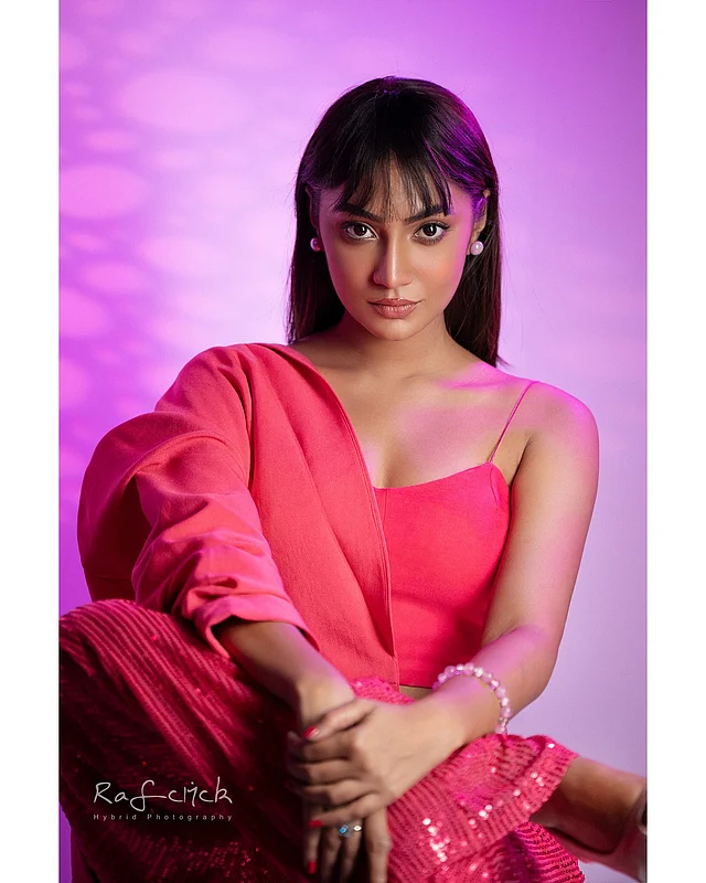 ফ্যাশন আর আত্মবিশ্বাস—এই দুইয়ের নিখুঁত মেলবন্ধন ঘটল অভিনেত্রীর সাম্প্রতিক এই লুকে। এ যেন অন্য রকম  সুনেরাহ