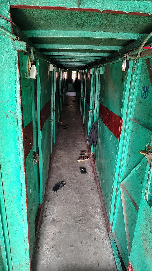 করিডোরের দুপাশে ঘর
