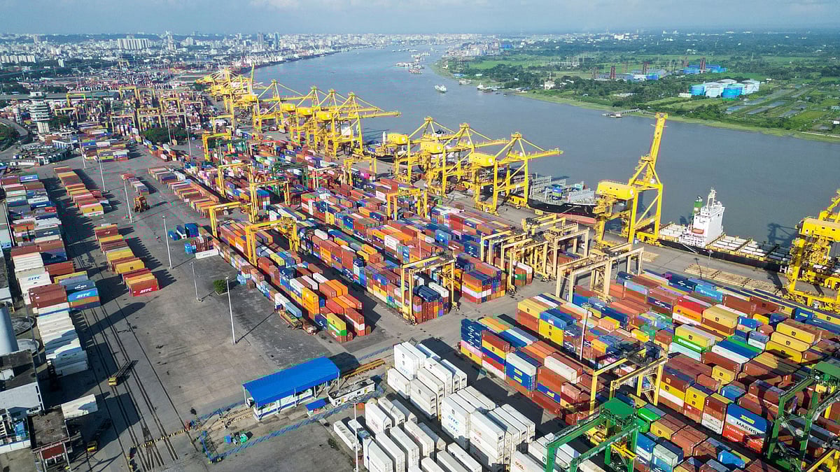 চট্টগ্রাম বন্দরে ধর্মঘট শুরু, পণ্য পরিবহনে অচলাবস্থা