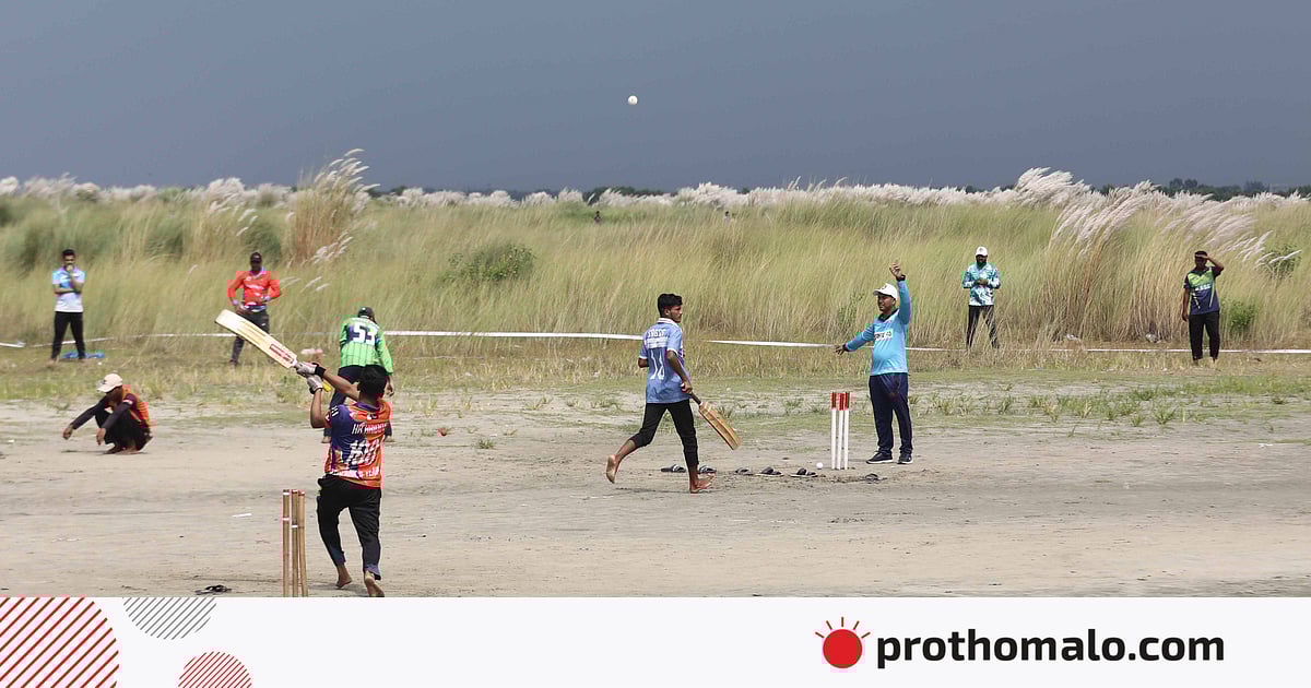 কাশবন ঘিরে তারুণ্যের উচ্ছ্বাস