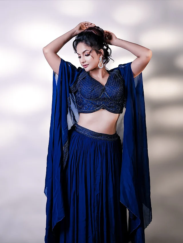 সৈরিতি ব্যানার্জির পরনে মুনলাইট ব্লু লেহেঙ্গা