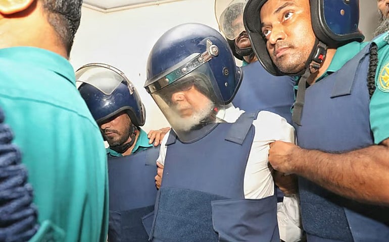 সাবেক প্রধান বিচারপতি খায়রুল হকসহ আটজনের দেশত্যাগে নিষেধাজ্ঞা