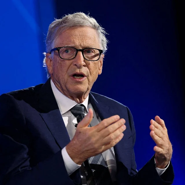 বিল গেটসের মতে, কৃত্রিম বুদ্ধিমত্তা  বা এআই এমন এক সময় নিয়ে আসছে, যখন মানুষকে হয়তো সপ্তাহে মাত্র দুই দিন কাজ করতে হবে