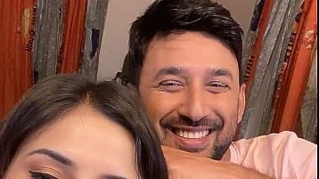 দুই বন্ধু তাসনুভা তিশা ও মনোজের আড্ডা। ছবি: ফেসবুক থেকে