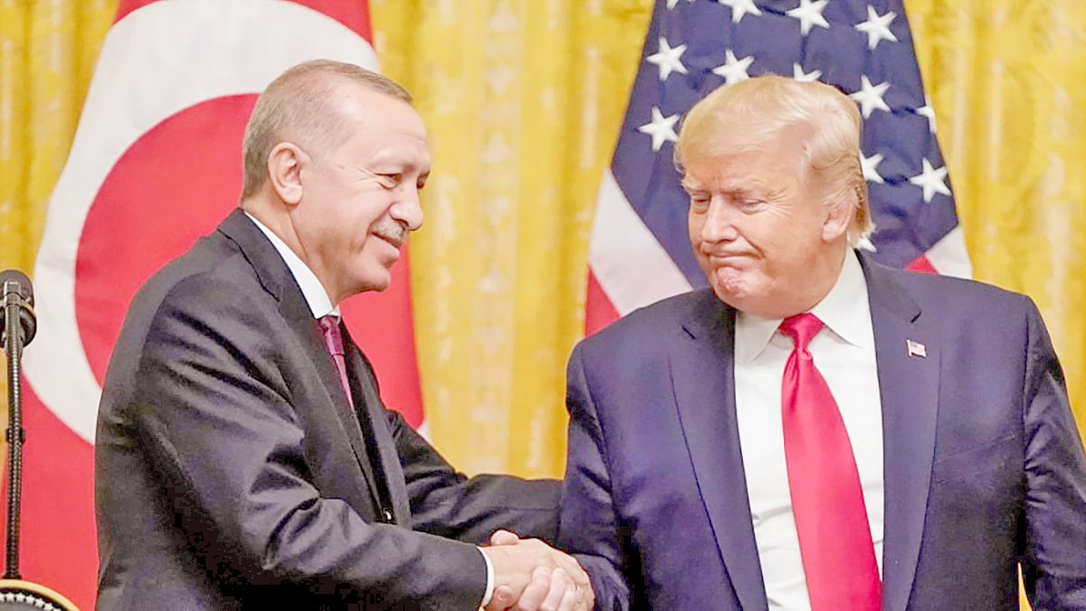 আন্তর্জাতিক সংকট যেভাবে স্বৈরশাসকদের শক্তিশালী করে by সেনেম আয়দিন-দ্যুজগিট