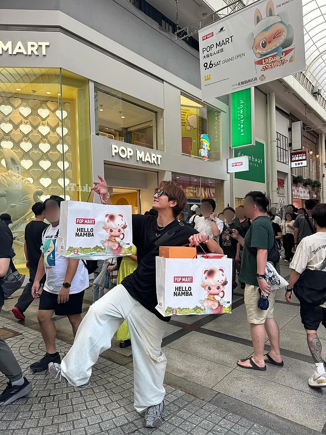 পপ মার্টে লাবুবু বিক্রির ধুম