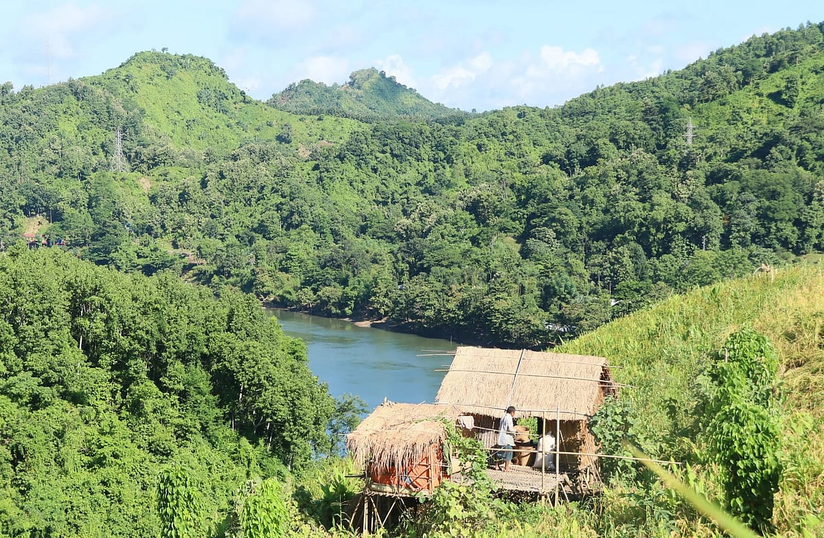 পাহাড়ে জুমচাষির জুমঘর। সীতাপাহাড় এলাকা থেকে তোলা