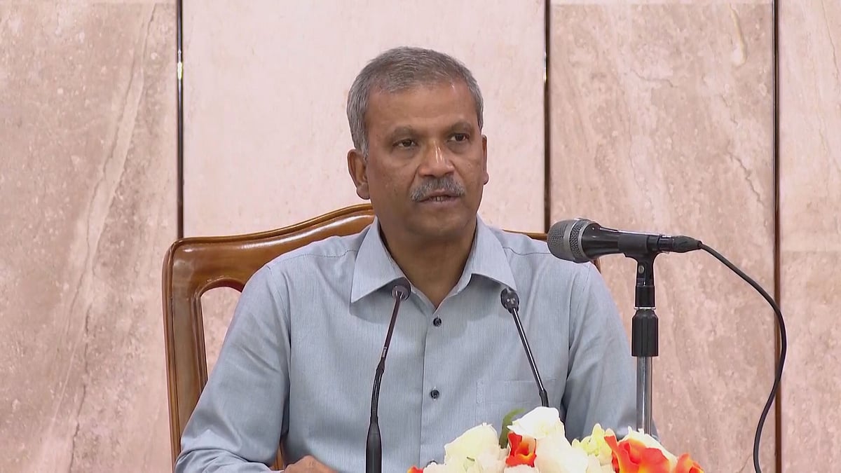 জুলাই সনদ ও গণভোট নিয়ে দ্রুত সব দলের অভিন্ন মত চায় সরকার 