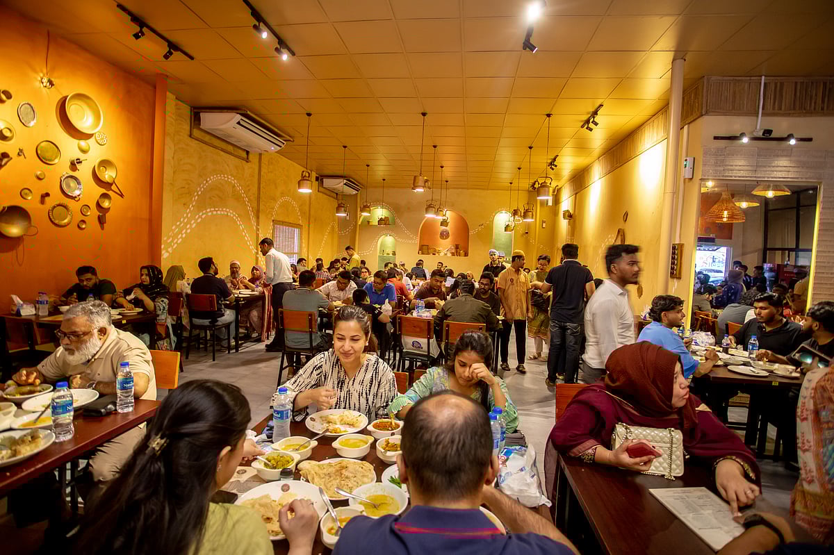 যে ৫ কারণে ভাইরাল দূরবীন বাংলা রেস্তোরাঁ