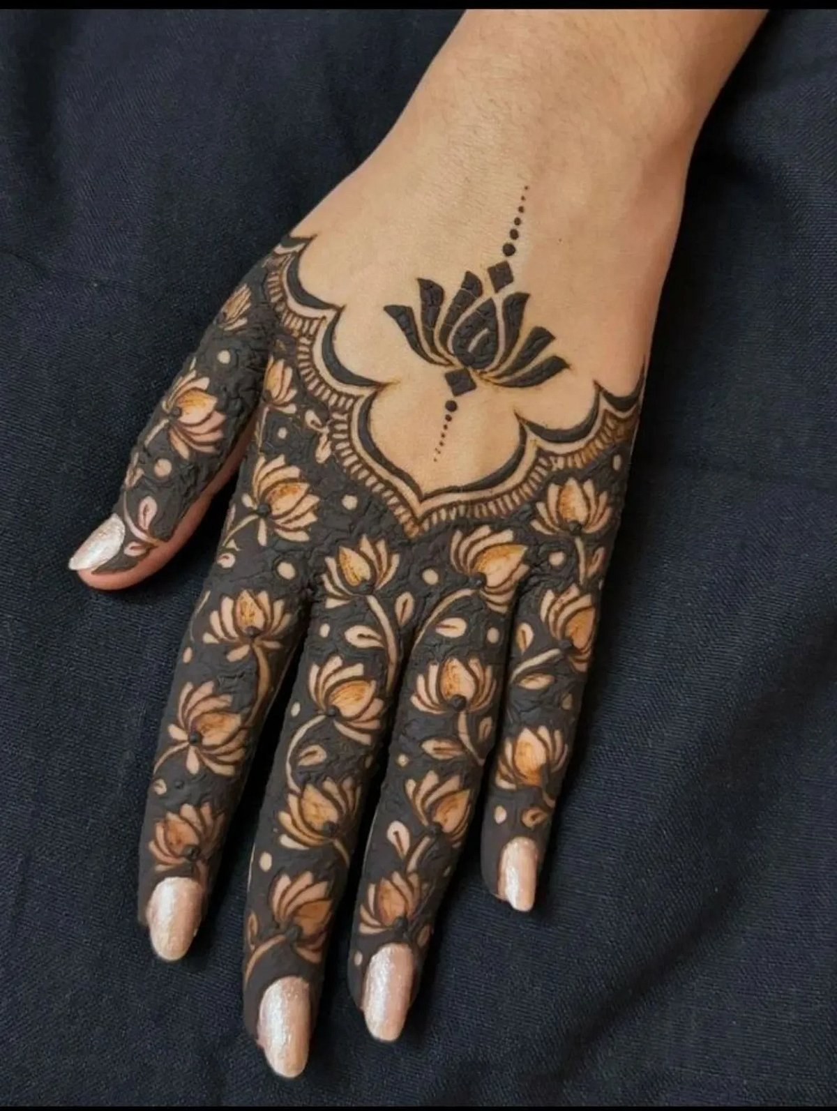 মেহেদীর আধুনিক, অভিজাত ১৫টি নকশা