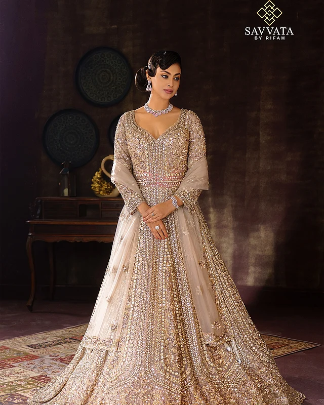 জমকালো লেহেঙ্গার এথনিক সাজে।