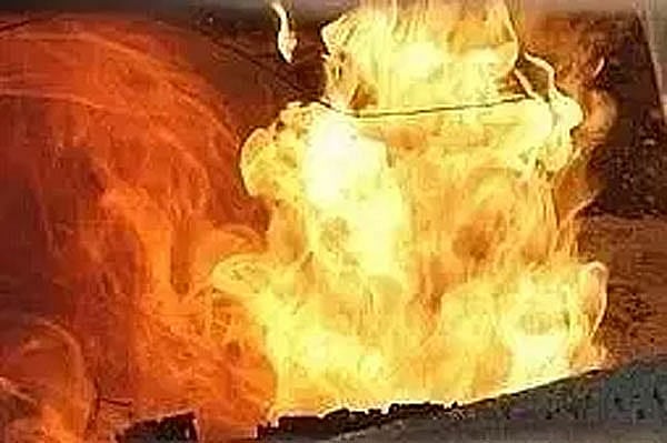 নাটোরে বসতঘরে আগুন লেগে মা-মেয়ের মৃত্যু