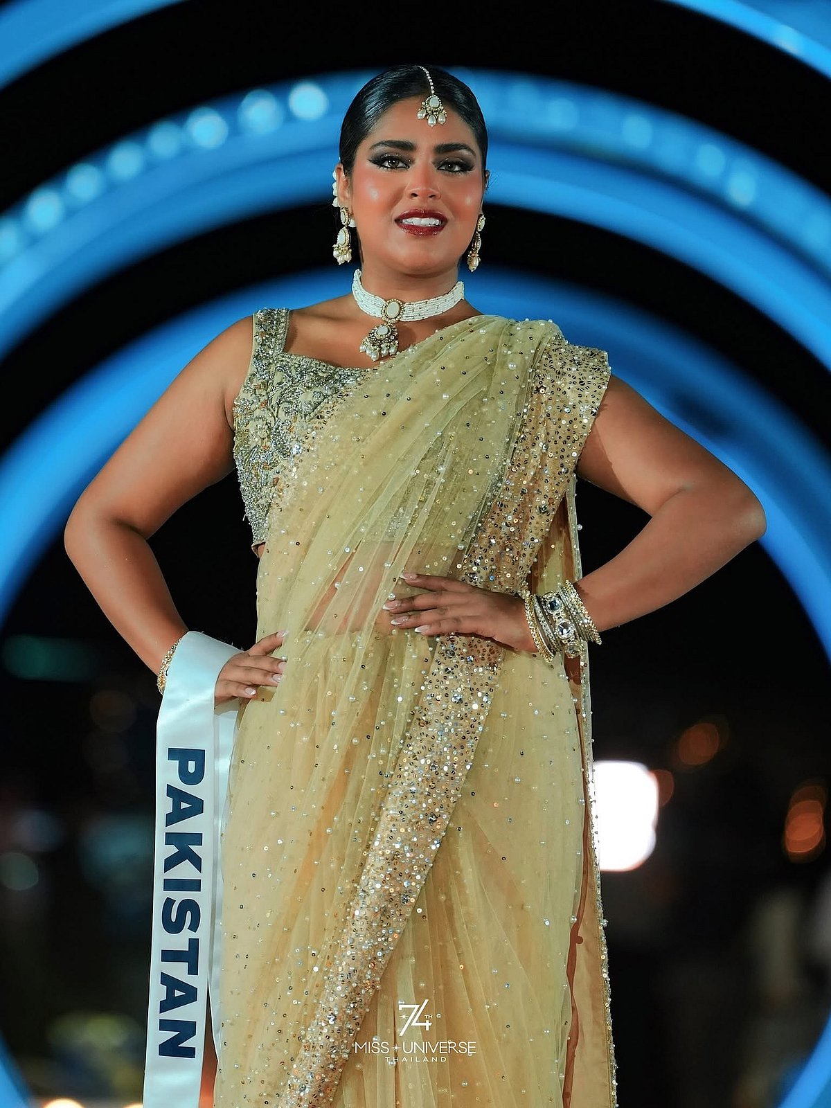 পাকিস্তানের মিস ইউনিভার্স রোমা রিয়াজকে নিয়ে এত বিতর্ক কেন