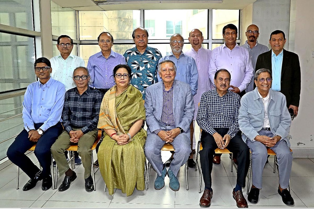 সম্পাদক পরিষদের বার্ষিক সাধারণ সভায় (এজিএম) বিভিন্ন সংবাদপত্রের সম্পাদকেরা। আজ বৃহস্পতিবার রাজধানীর ডেইলি স্টার সেন্টারে  