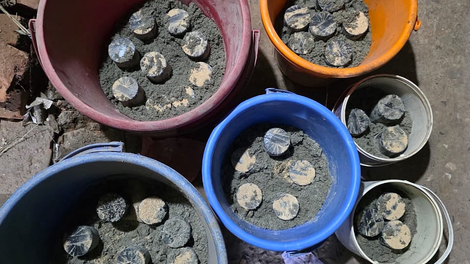 জেনেভা ক্যাম্পে উদ্ধার হওয়া ককটেল