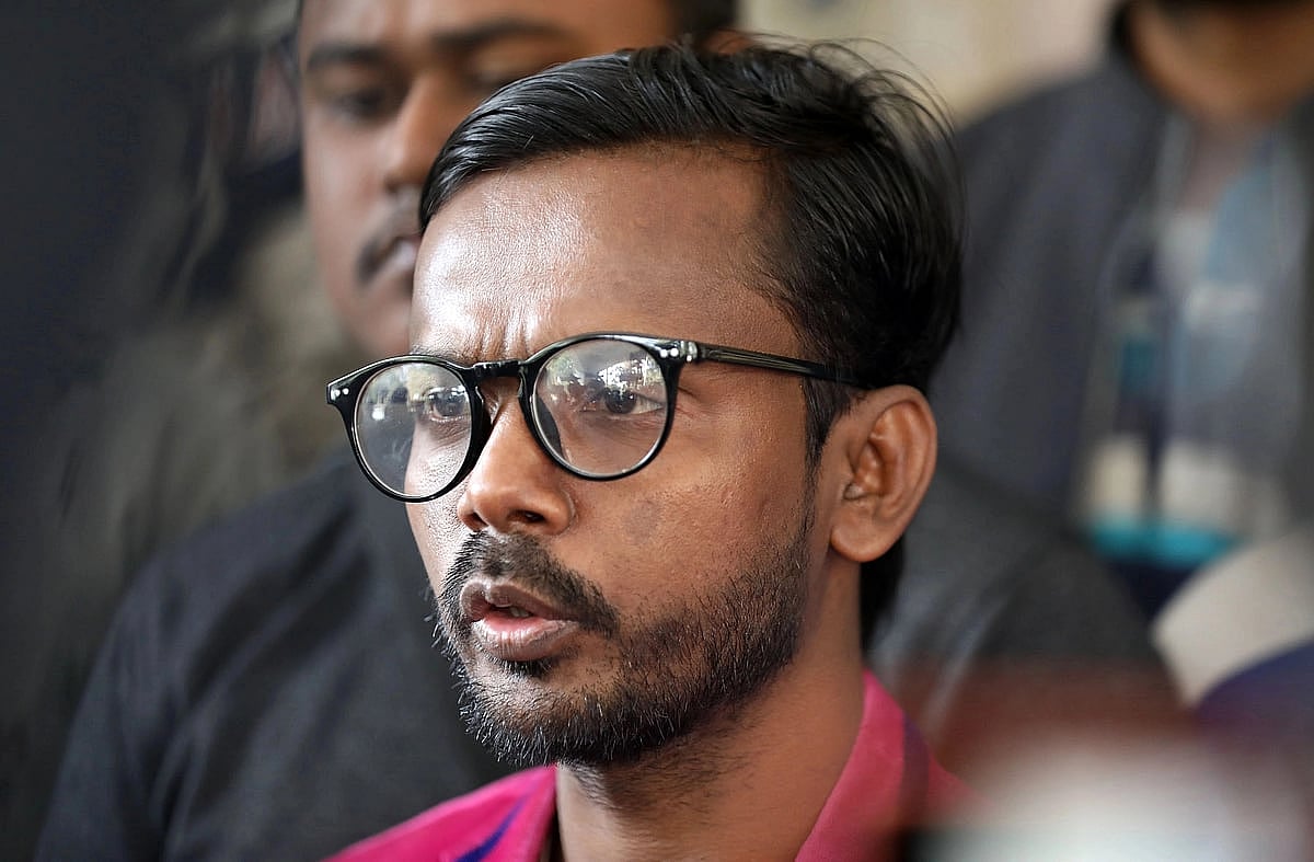 ধর্ষণ ও নির্যাতনের মামলায় হিরো আলমের বিরুদ্ধে গ্রেপ্তারি পরোয়ানা