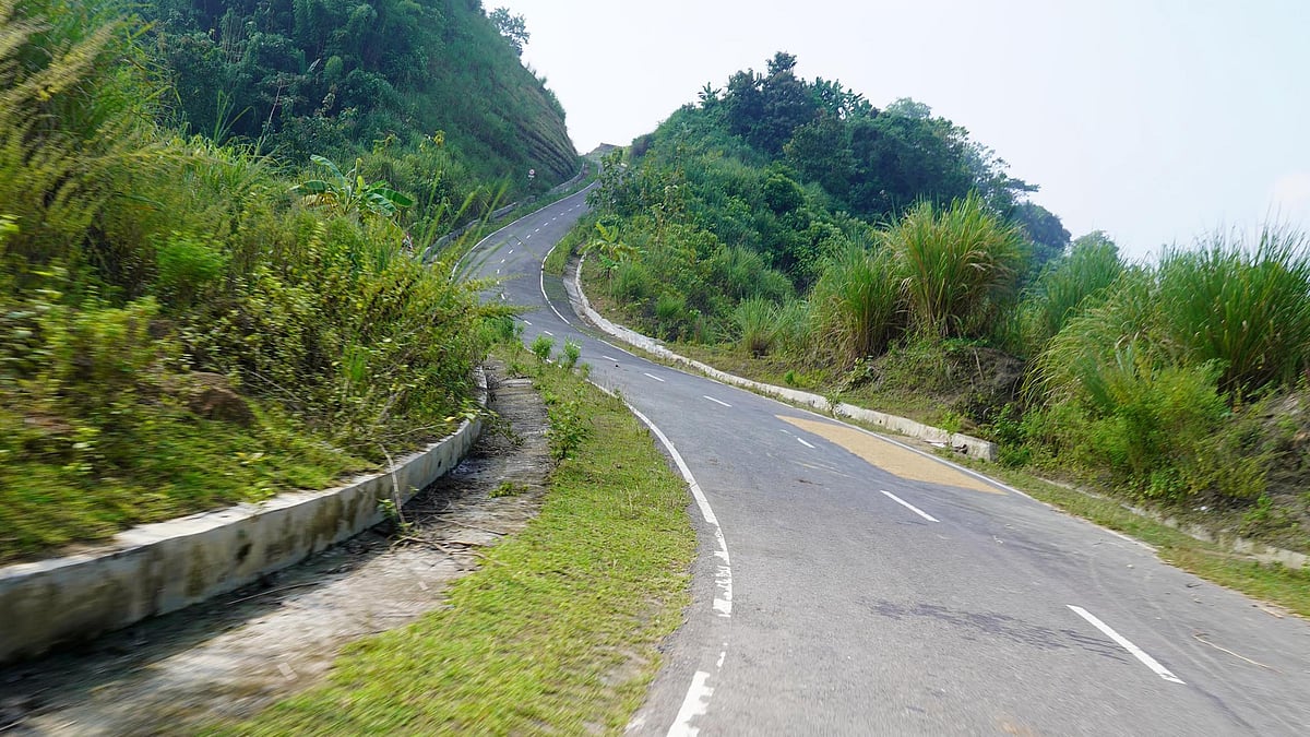 আঁকাবাঁকা উঁচু–নিচু সড়ক পেরিয়ে যেতে হয় রামগড়
