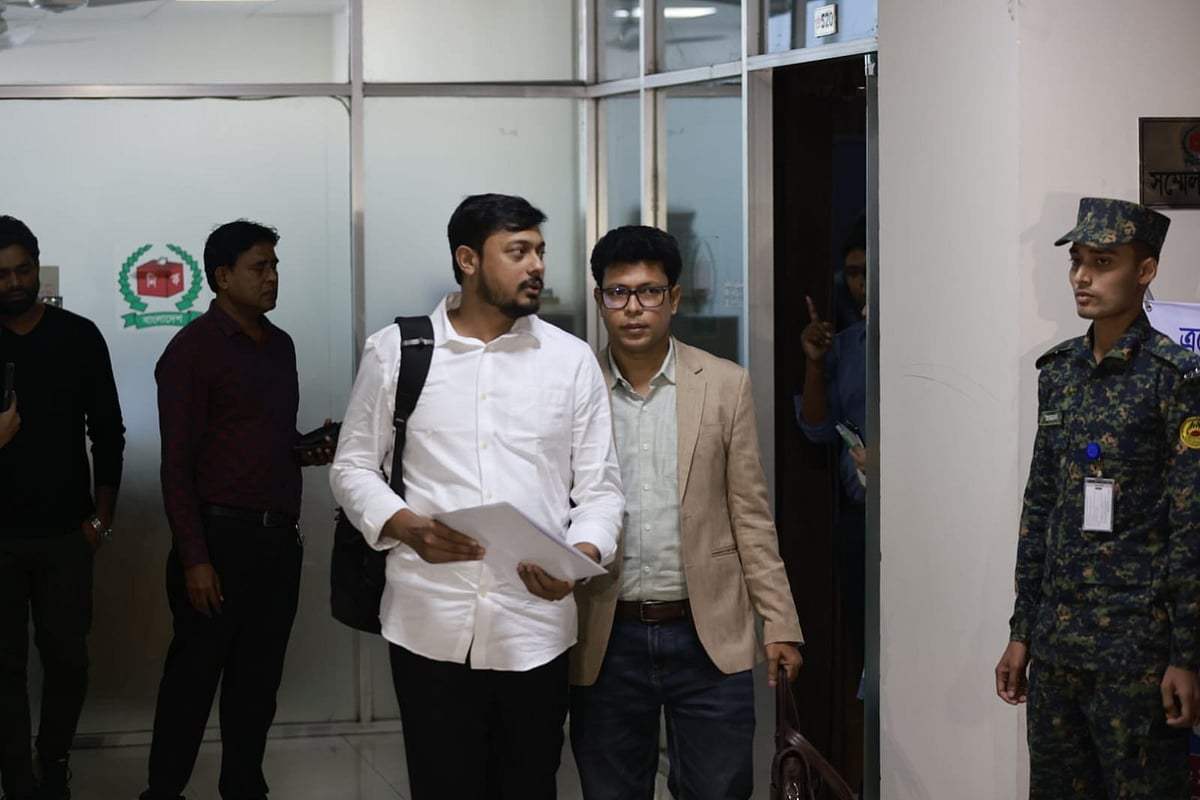 দলের মুখ্য সমন্বয়ক নাসীরুদ্দীন পাটওয়ারীর নেতৃত্বে নির্বাচন কমিশনে সংলাপে অংশ নেয় জাতীয় নাগরিক পার্টি। আজ বুধবার ঢাকার আগারগাঁওয়ে নির্বাচন ভবনে