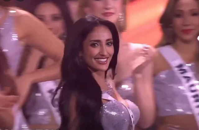 অন্য প্রতিযোগীদের মাঝে মিথিলা 