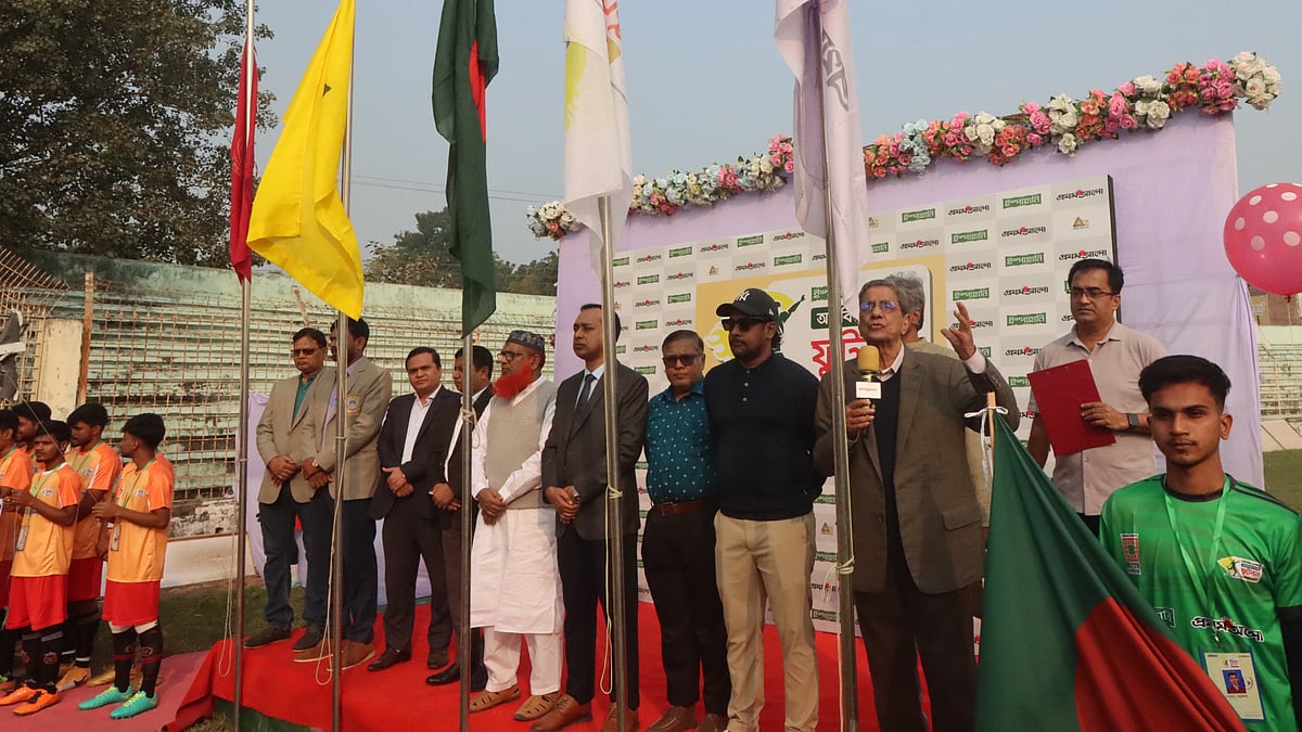 উদ্বোধনী অনুষ্ঠানে বক্তব্য দেন প্রথম আলো সম্পাদক মতিউর রহমান।