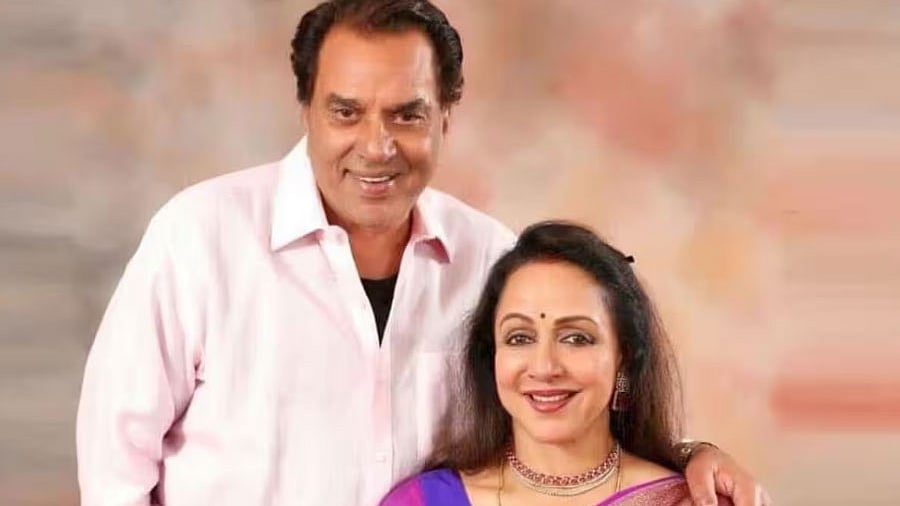 ধর্মেন্দ্র ও হেমা মালিনী। ছবি: এক্স থেকে 