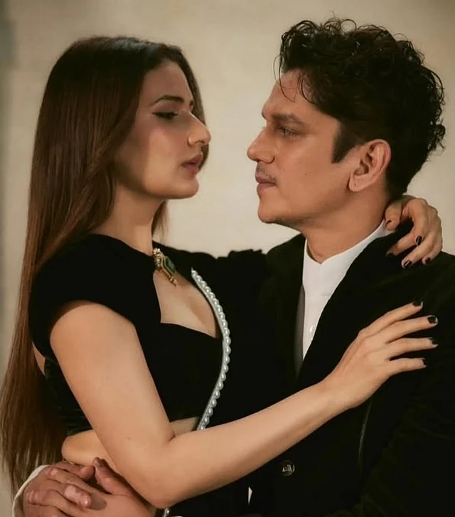 তামান্না ভাটিয়ার সঙ্গে সম্পর্ক শেষ করেই ফাতিমা সানা শেখের সঙ্গে স্পাইসি সব ছবিতে নজর কাড়ছেন বিজয় বর্মা