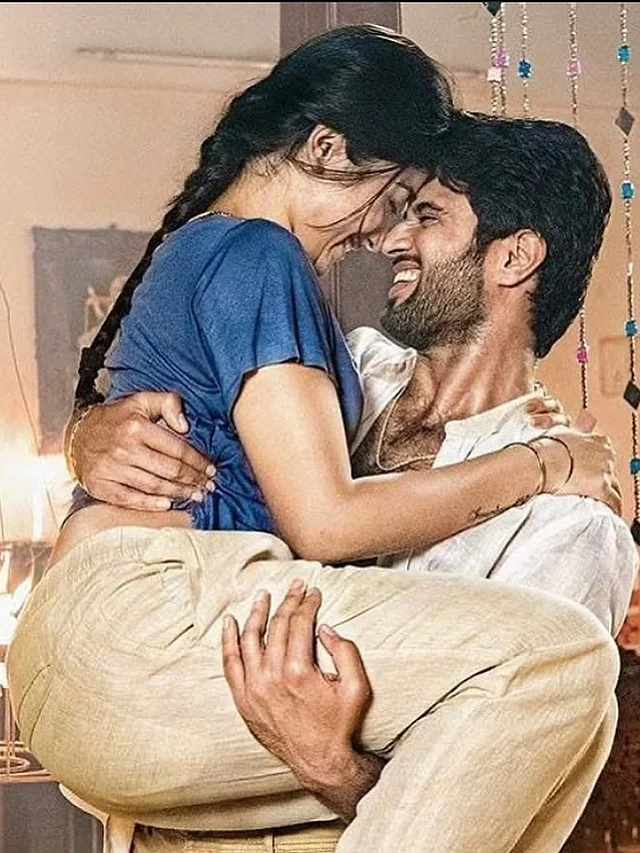 বিভিন্ন সিনেমা, অনুষ্ঠান আর ভ্যাকেশনে প্রায়ই ধরা পড়ে তাঁদের প্রেমময় মুহূর্ত