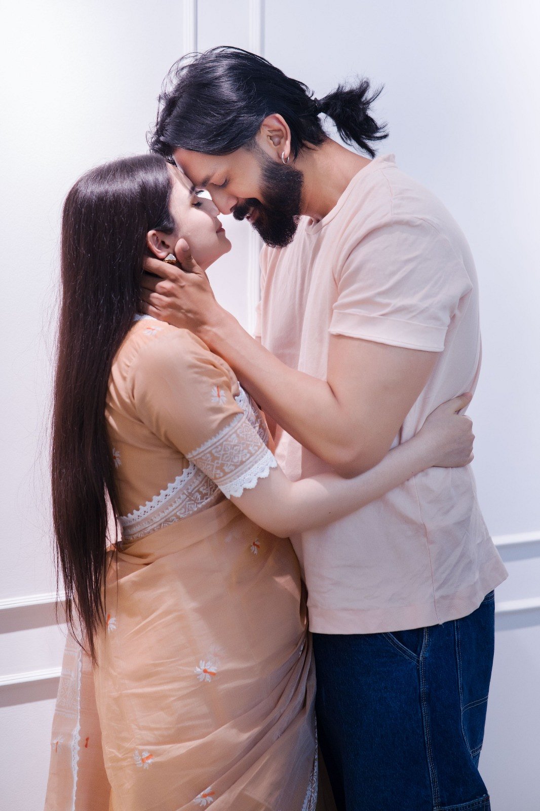 ঐশী ও আরিফিন শুভ। ছবি: ফেসবুক থেকে