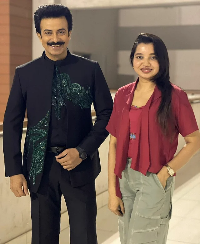 বৈচিত্র্যময় এই ৬ লুকের কস্টিউম ডিজাইন করেছেন সাফিয়া সাথী