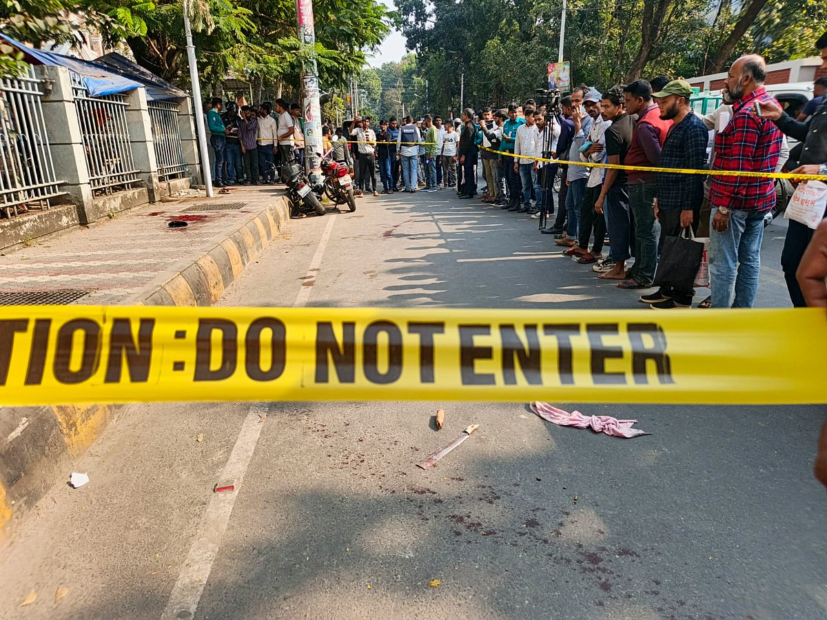 খুলনায় জোড়া খুনের তিন দিনেও মামলা হয়নি, আটক যুবককে ফাঁসানোর অভিযোগ পরিবারের