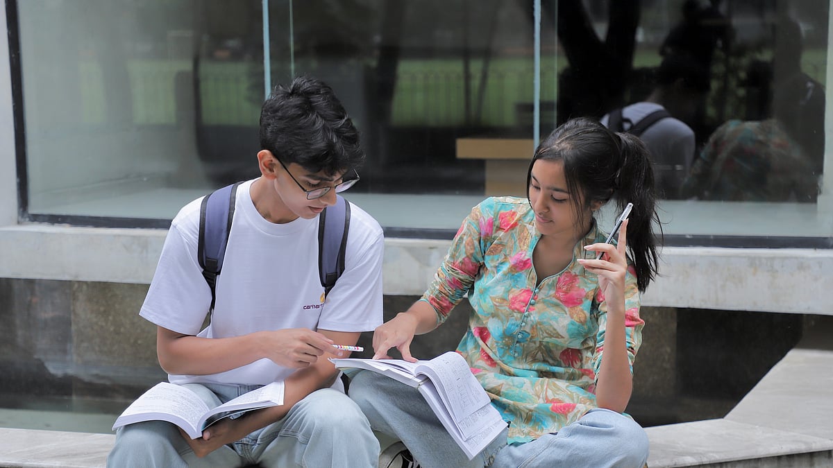 মডেল: আবরার ও শাহরিয়া। ছবি: অগ্নিলা আহমেদ