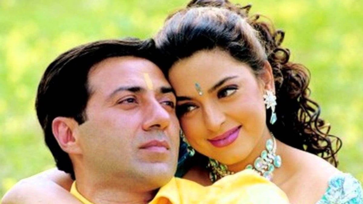 সানির সঙ্গে চুম্বনের দৃশ্যে জুহির অস্বস্তি, কী হয়েছিল সেদিন