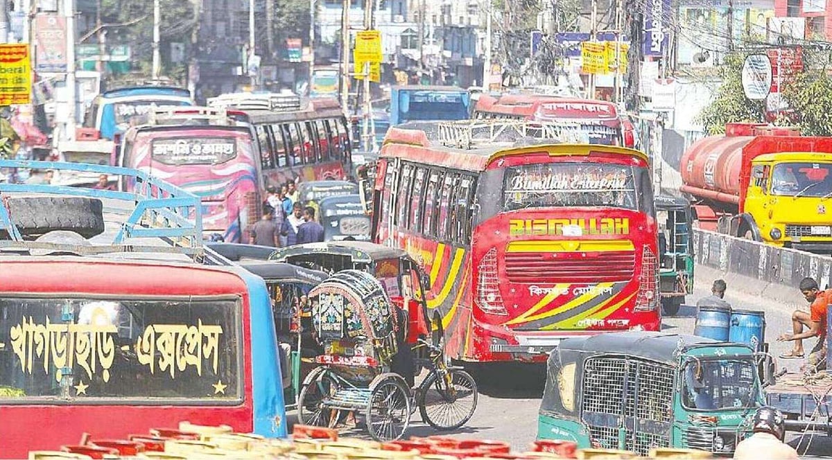 যানজট লেগেই থাকে চট্টগ্রামের অক্সিজেন মোড়ে
