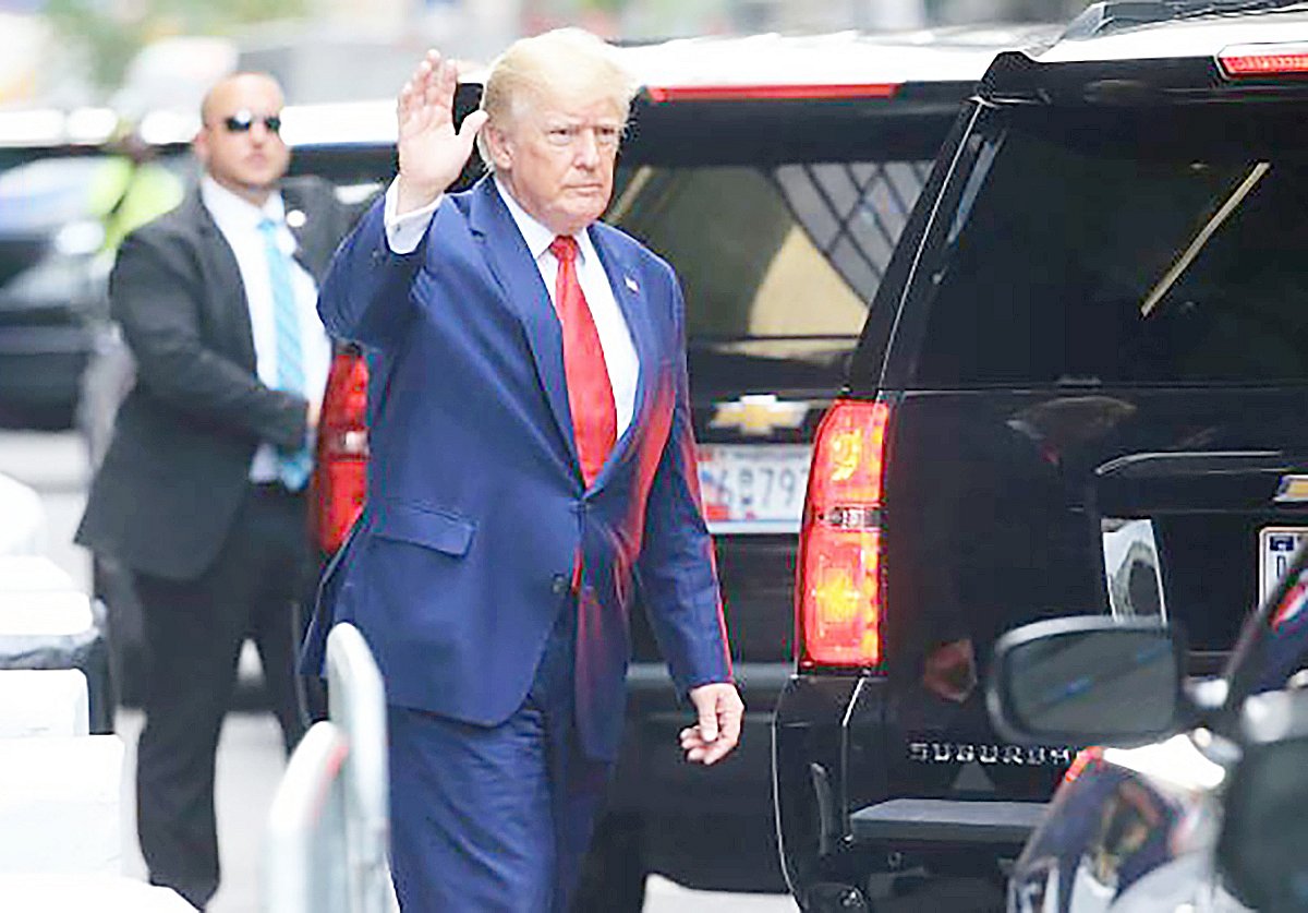 ট্রাম্পের ব্যবস্থা ভাঙার রাজনীতির আড়ালে কী by জেনিন আর ওয়েডেল