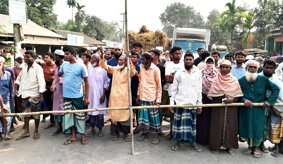 জামালপুরে সারের দাবিতে কৃষকদের সড়ক অবরোধ