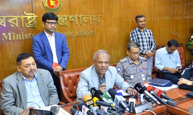 বাংলাদেশে কারও কোনো নিরাপত্তাঝুঁকি নেই: স্বরাষ্ট্র উপদেষ্টা