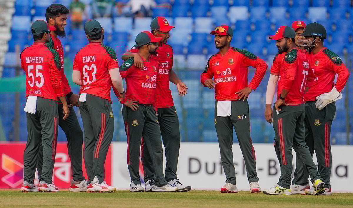 তৃতীয় টি–টোয়েন্টি: ১০ ওভার শেষে বাংলাদেশের রান ৭৯, তানজিদের বিশ্ব রেকর্ড