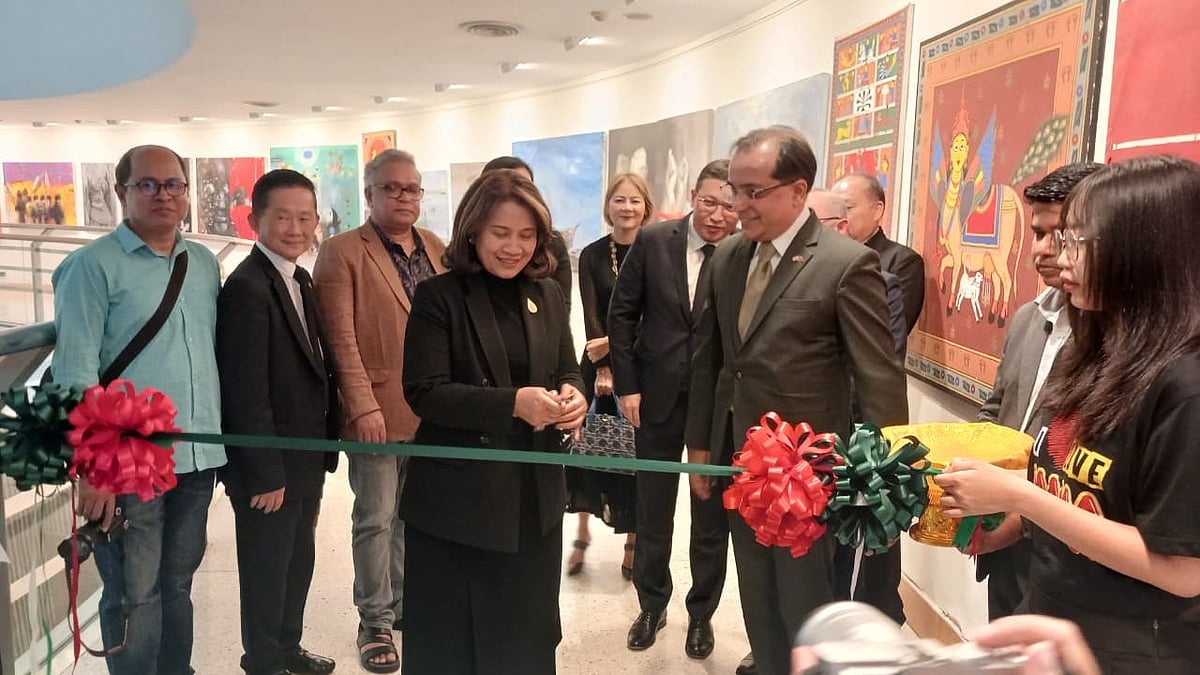 বাংলাদেশের শিল্পীদের ছবি নিয়ে ব্যাংককে শুরু হয়েছে ‘গ্লিম্পসেস’