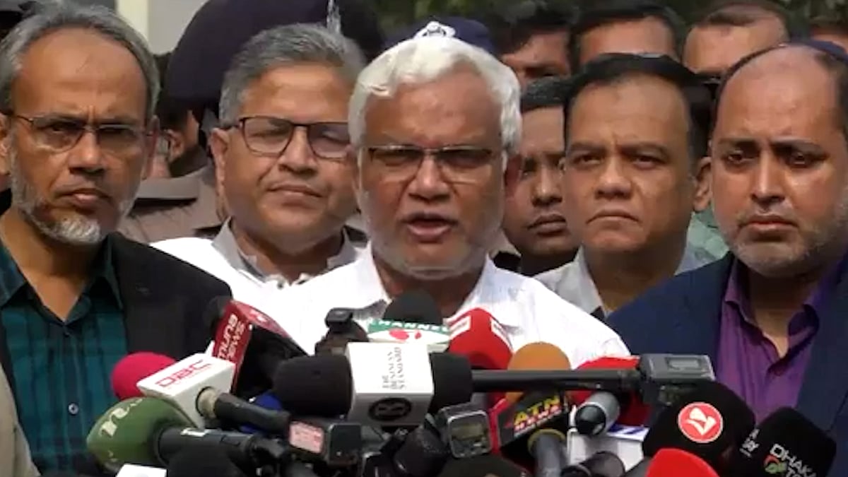 খালেদা জিয়ার শারীরিক অবস্থা নিয়ে গুজবে কান না দিতে দেশবাসীর প্রতি আহ্বান