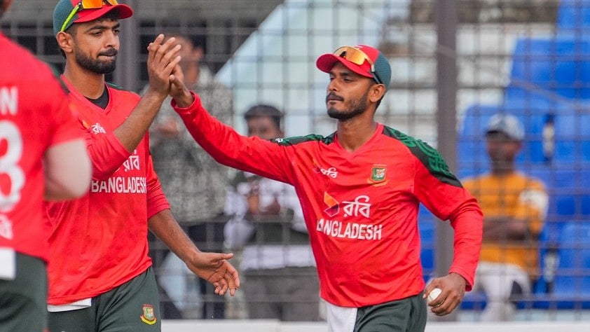 ৫ ক্যাচ নিয়ে বিশ্ব রেকর্ডে তানজিদ