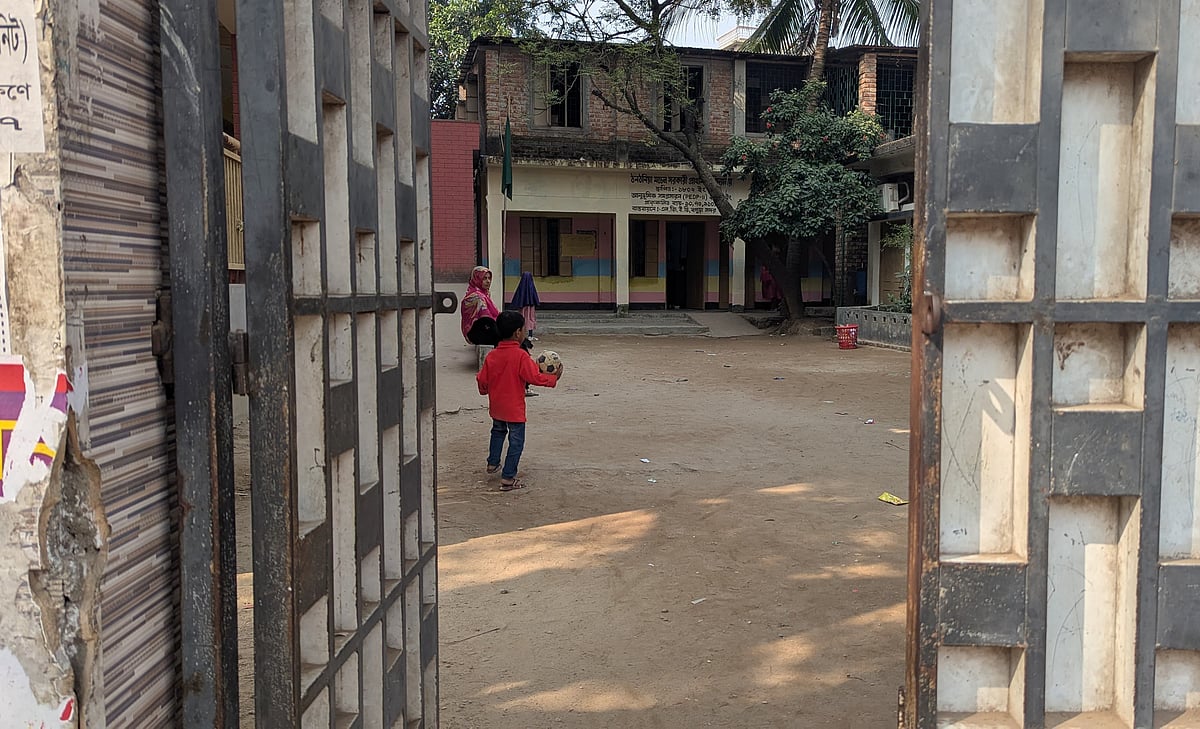 কর্মবিরতি ইস্যু: শিক্ষকদের দায়িত্বহীনতা সমাজের নৈতিক ভিত্তি দুর্বল করে