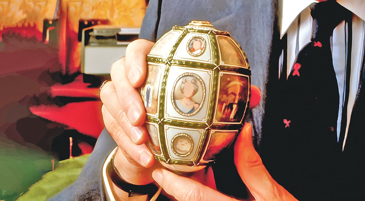 চুরি করতে গিলে ফেলেন লকেট