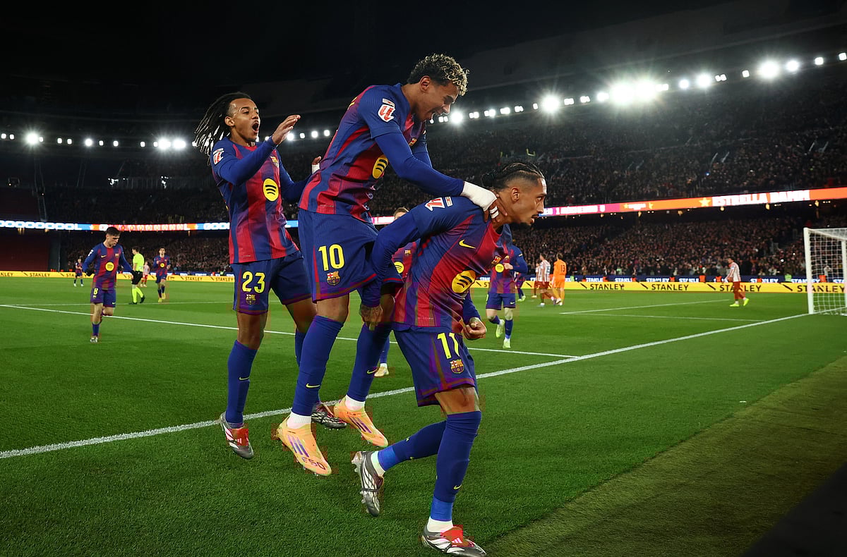 পিছিয়ে পড়েও জেতায় ‘ওস্তাদ’ বার্সা