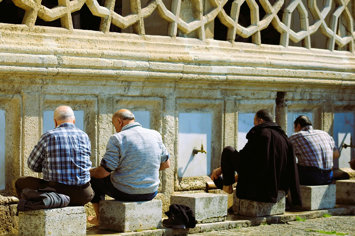 হাসলে কি অজু ভেঙে যায়