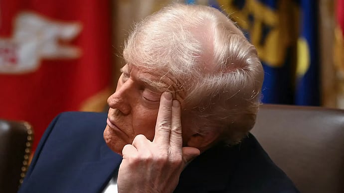 ‘২৫ বছর আগে যা ছিলাম, এখন তার চেয়েও চাঙা’—বলার পরই বৈঠকে এক ঘণ্টা ‘ঘুমালেন’ ট্রাম্প