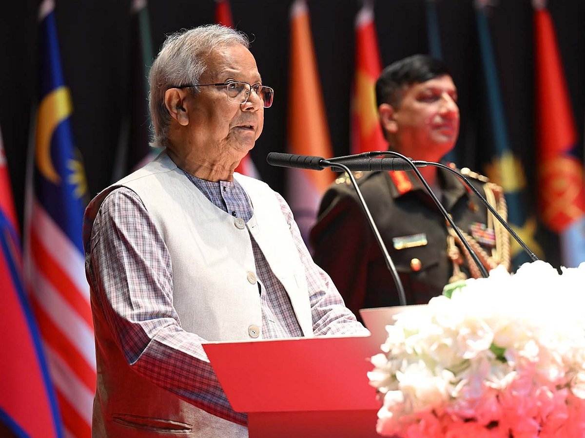 আগামী নির্বাচনে ঐতিহাসিক ভূমিকা পালনে সশস্ত্র বাহিনীর প্রতি প্রধান উপদেষ্টার আহ্বান