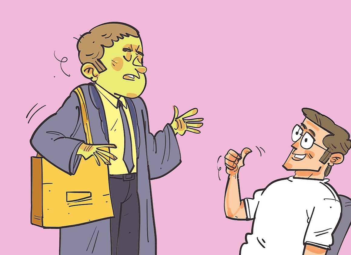 ক্যাপটা উড়ে পাশের ম্যানহোলে গিয়ে পড়েছে