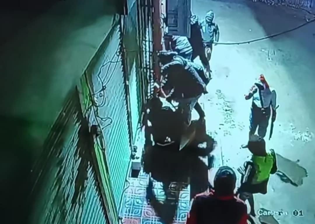 পাবনায় আবার স্পিডবোটে এসে নদীসংলগ্ন স্বর্ণের দোকান, ব্যবসায়ীর বাড়িতে ডাকাতি